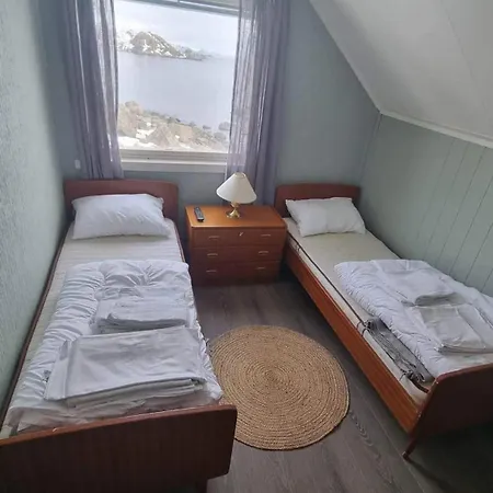 בית נופש House By The Sea Reine, Lofoten