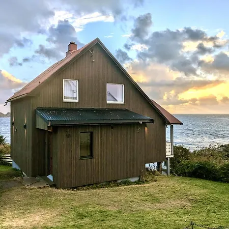 House By The Sea Reine, Lofoten *