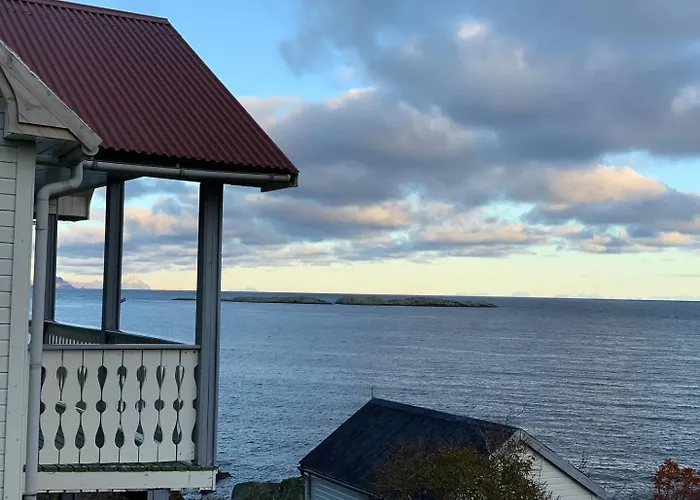 House By The Sea Reine, Lofoten * Reine