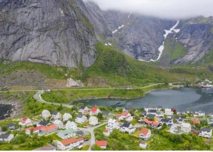 House By The Sea Reine, Lofoten
