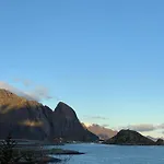 House By The Sea Reine, Lofoten * Reine